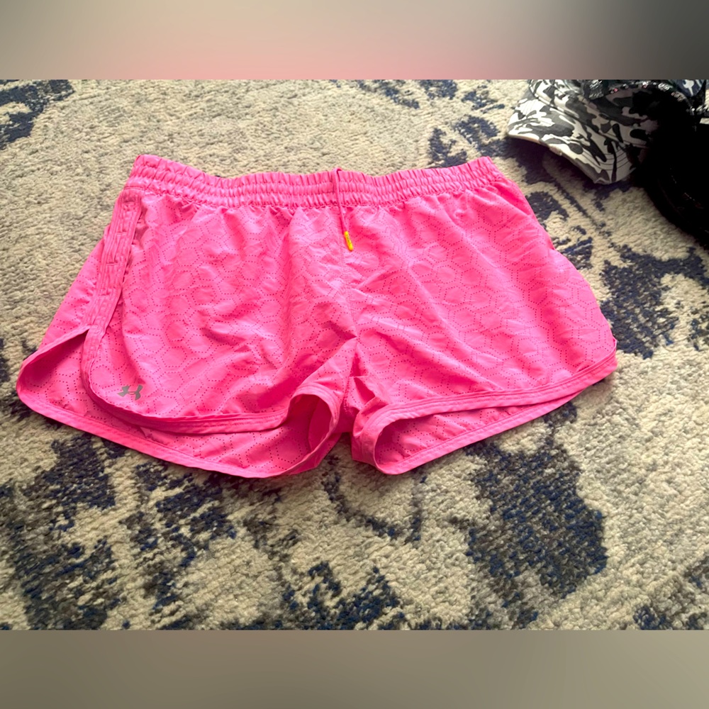 Pink sz l Underarmour shorts